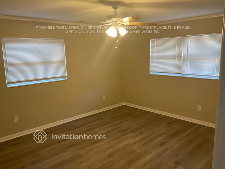 Building Photo - 9057 Lynwood Dr