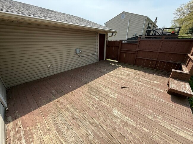 Building Photo - Stunning 3 beds 1.5 baths in Mineral Ridge