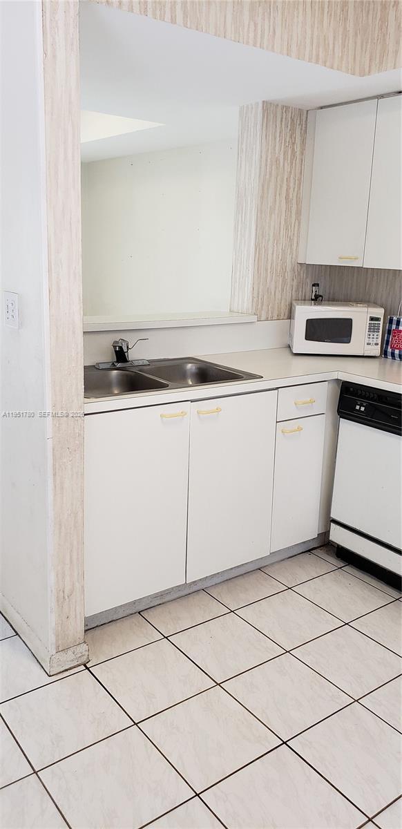 Building Photo - 8620 NW 3rd Ln