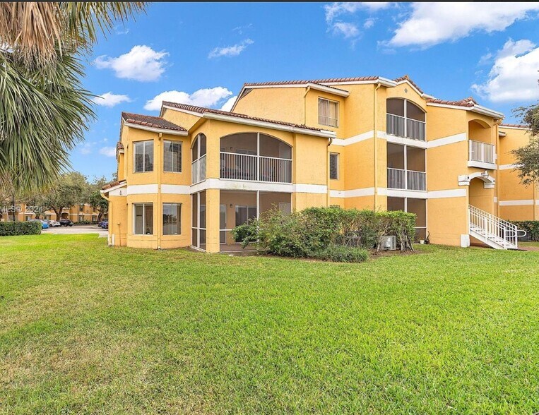 Building Photo - 2350 NW 33rd St