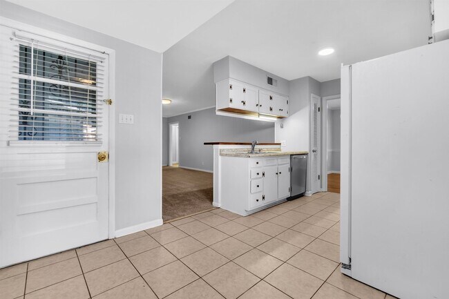 Building Photo - 1130 Wheaton St