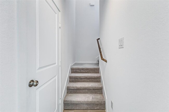 Building Photo - 21555 Carosella Dr