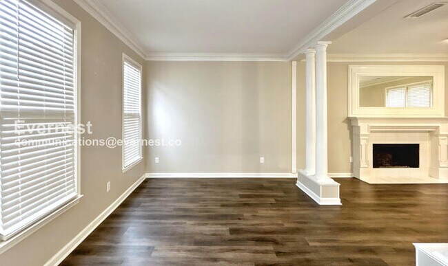 Building Photo - Spacious 4-Bed Home with Garage & Modern Amenities / Pet Friendly / Vouchers Accepted / Available...