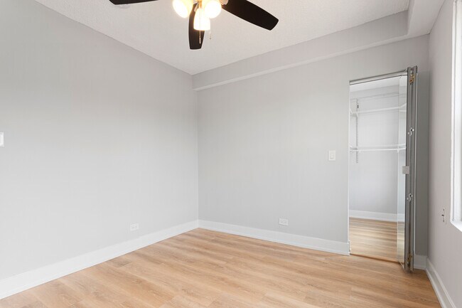 Building Photo - 6026 N Winthrop Ave