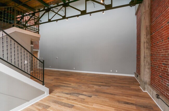 Building Photo - 735 Lexington Ave