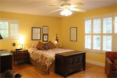 Building Photo - Gorgeous 4/3 Home with fenced yard and garage