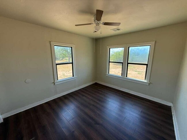 Building Photo - 2082 N Cougar Pl