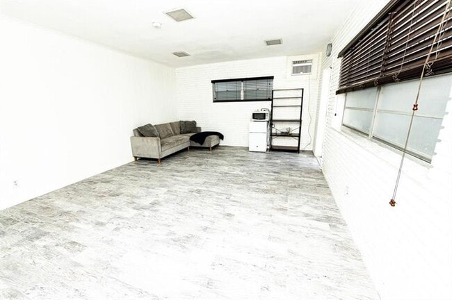 Building Photo - 3515 Van Buren St