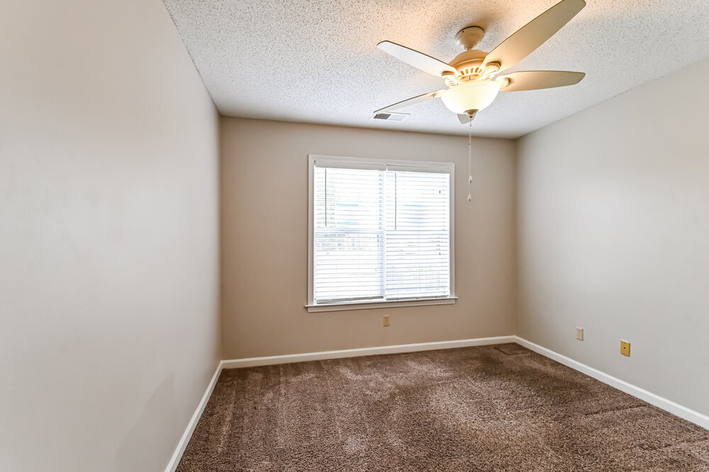 Building Photo - 5929 White Ridge Cir E