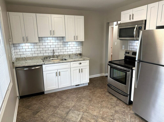 Kitchen - 19621 Avalon St