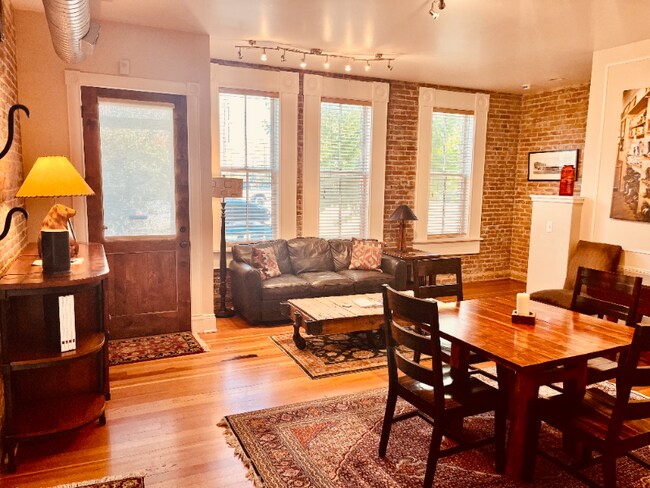 Building Photo - 214 S 2nd St