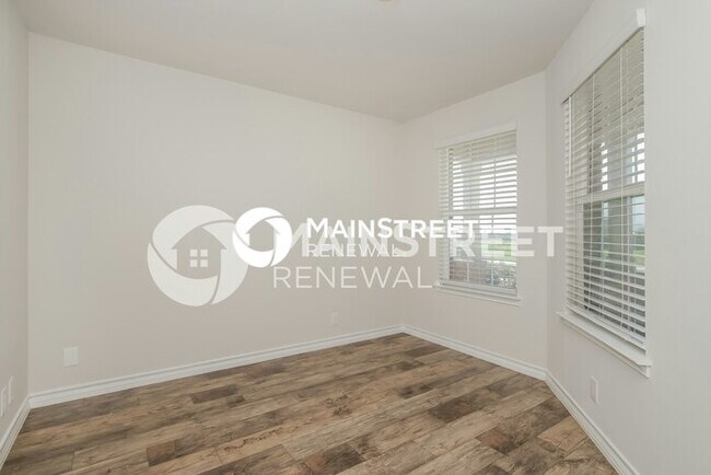 Building Photo - 4 Bedroom Pet-Friendly Home in SAINT HEDWIG, TX with Main Street Renewal