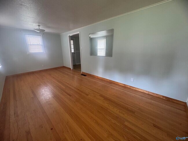 Building Photo - 1113 Humes Ave NE