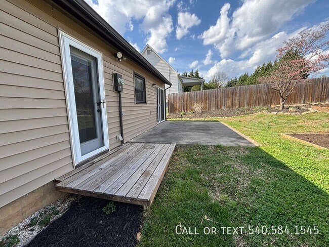 Building Photo - 3615 Ellen Dr