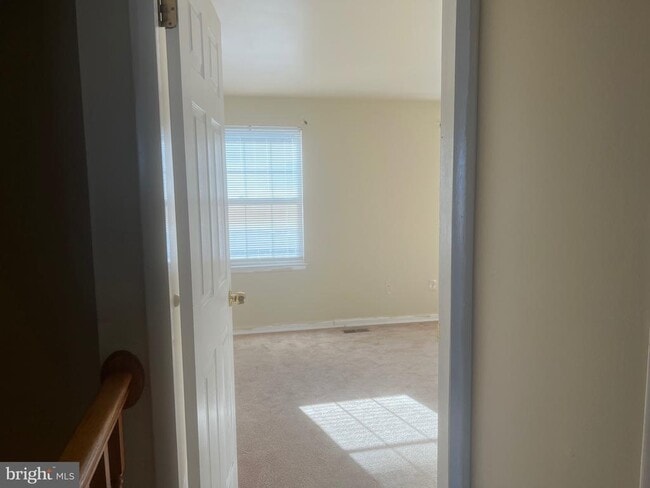 Building Photo - 16 N Pendleton Ct