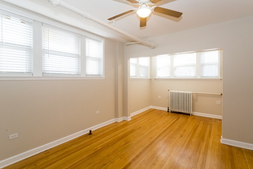 Building Photo - 1604 W Berwyn Ave