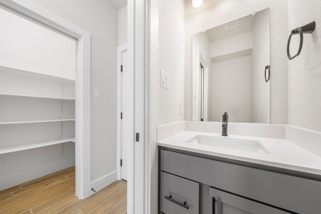 Building Photo - 13616 Giovannis Gdn