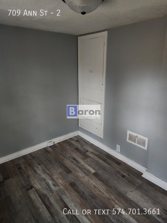 Building Photo - 709 Ann St