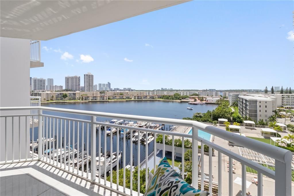 Building Photo - 18081 Biscayne Blvd