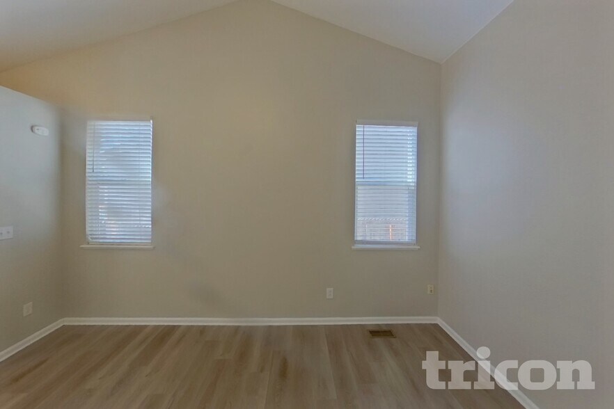 Building Photo - 565 Winebrook Way
