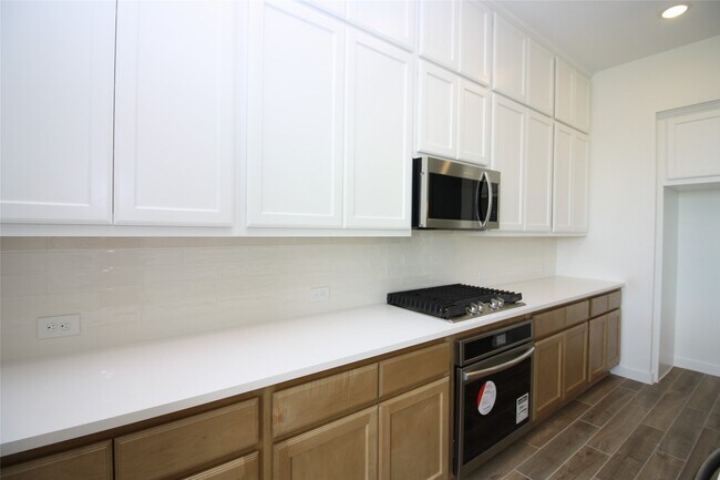 Building Photo - 6527 Scarlet Pond Ln
