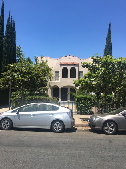 Out Side - 1667 S Westmoreland Blvd