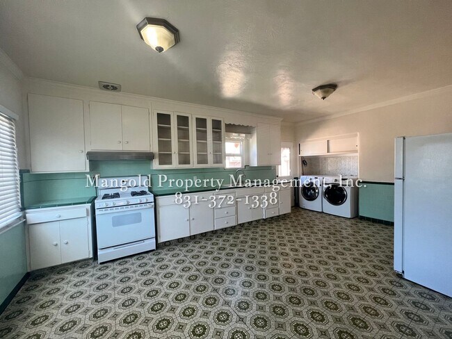 Building Photo - 301mon