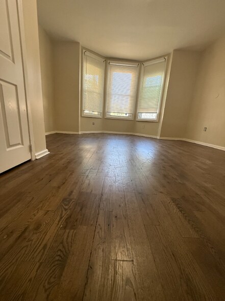 Building Photo - 86 Mt Prospect Ave