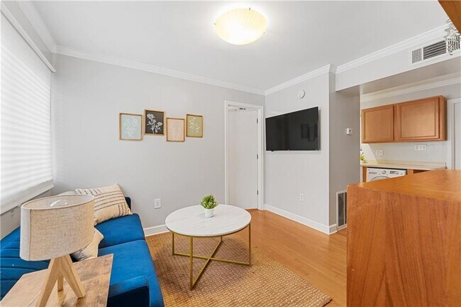 Building Photo - 960 St Charles Ave NE