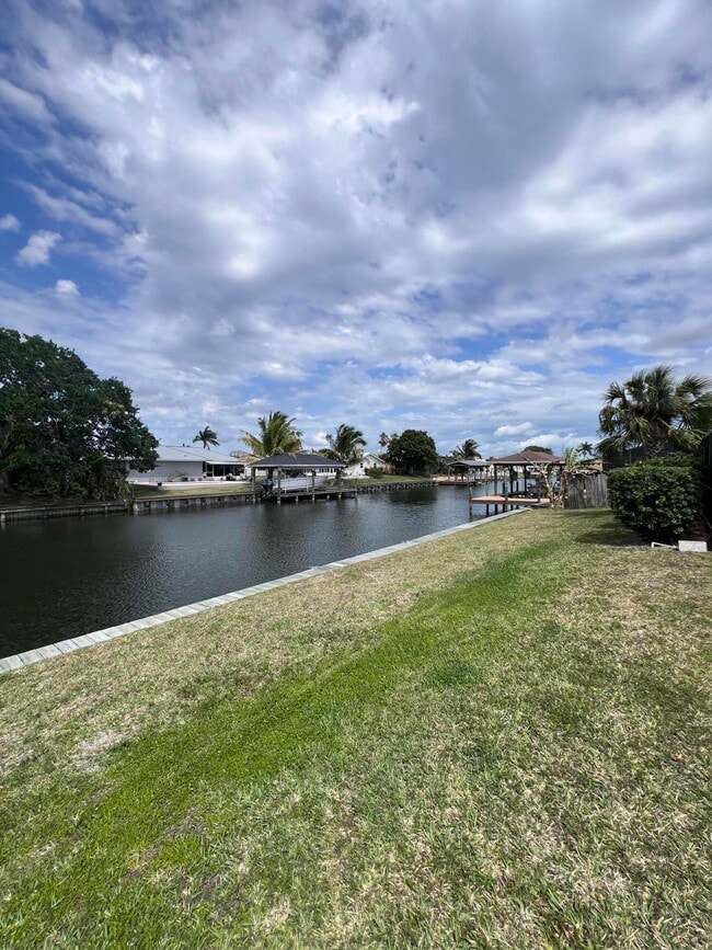 Building Photo - 350 Orion Ct