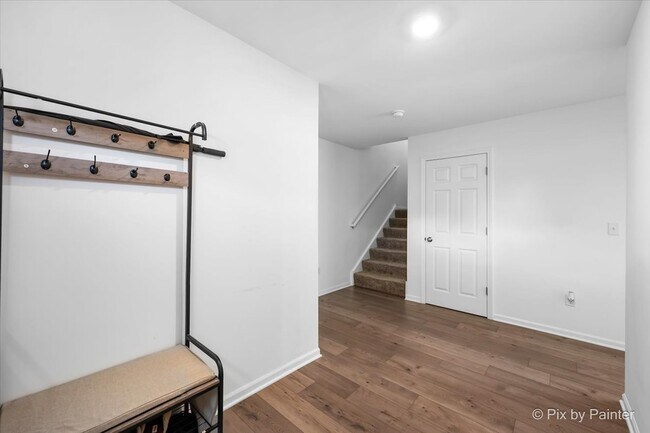 Building Photo - 466 Comstock Rd