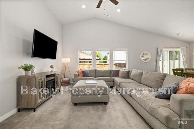 Building Photo - 260 W Waukesha St