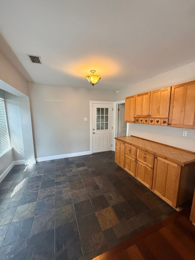 Building Photo - Stunning 2BR 2BA SFR w/ Private Pool • 2-Car Garage in Clearwater