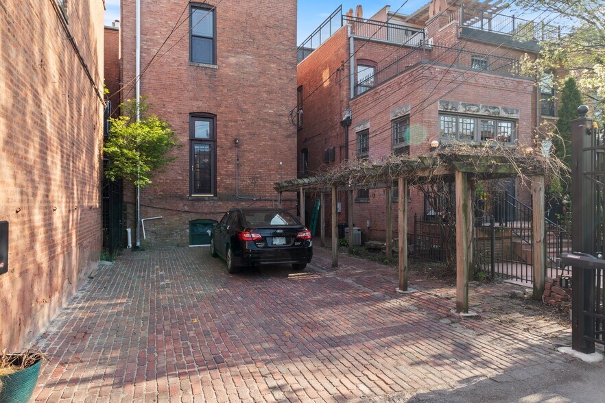 Building Photo - 1512 W Jackson Blvd