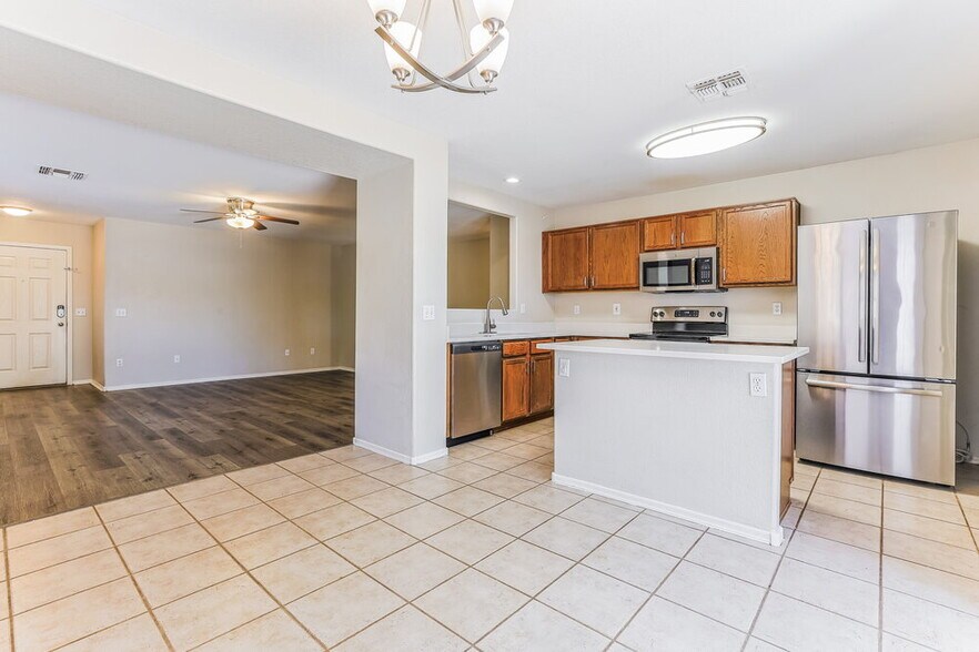 Building Photo - 120 S Valle Verde