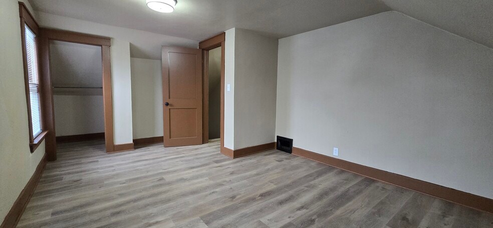 Building Photo - 915 State St