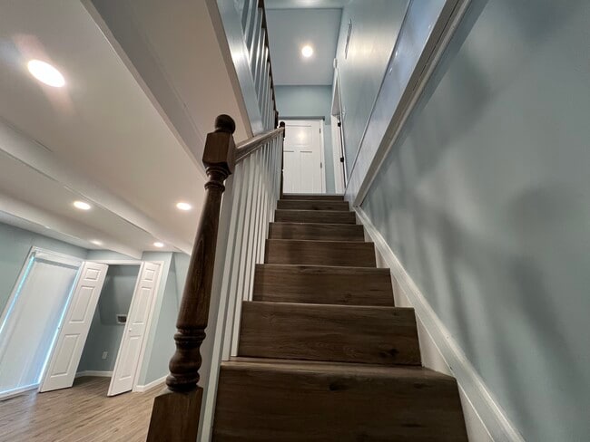 Building Photo - 12 Swiss Dr