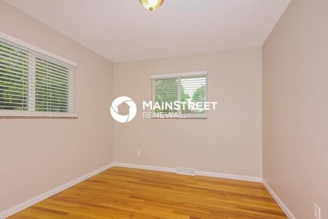 Building Photo - 3 Bedroom Pet-Friendly Home in St. Charles...