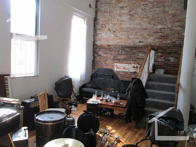 Building Photo - 167 Northampton St