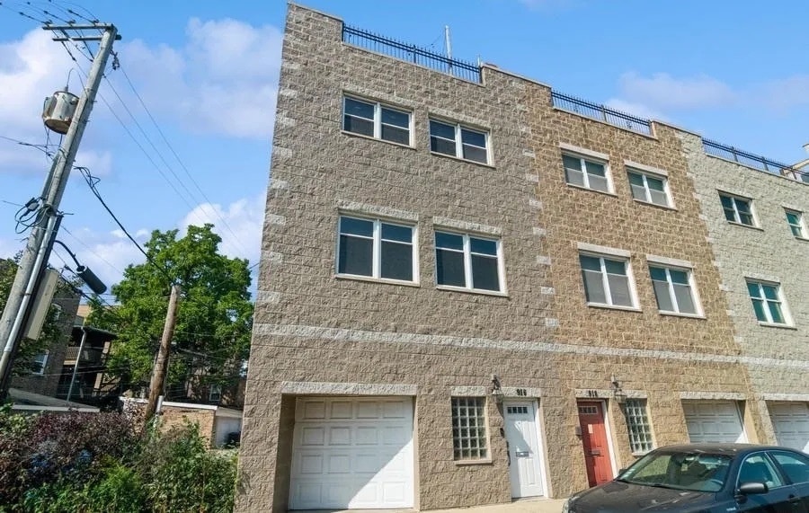 Building Photo - 916 N Elizabeth St