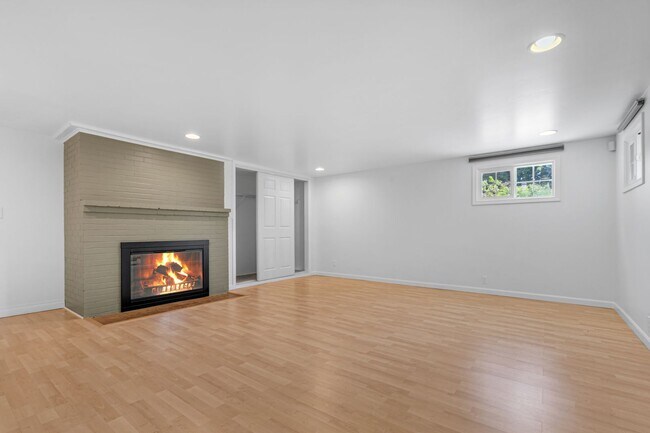 Building Photo - 3bd/1.75ba Seattle House