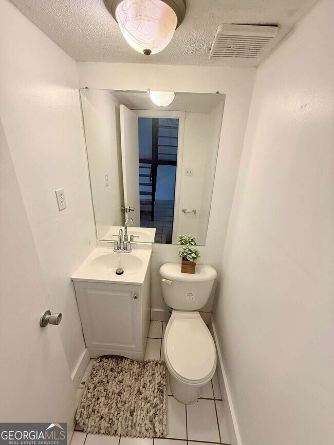 Building Photo - 3815 Parklane Dr