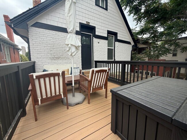 Building Photo - Modern 3-Bedroom Retreat in the Heart of C...
