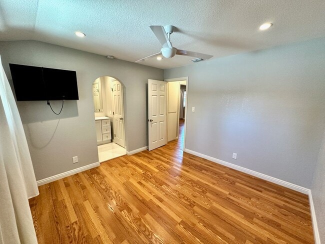 Building Photo - REQUEST A SHOWING AT MossglenProperties .c...