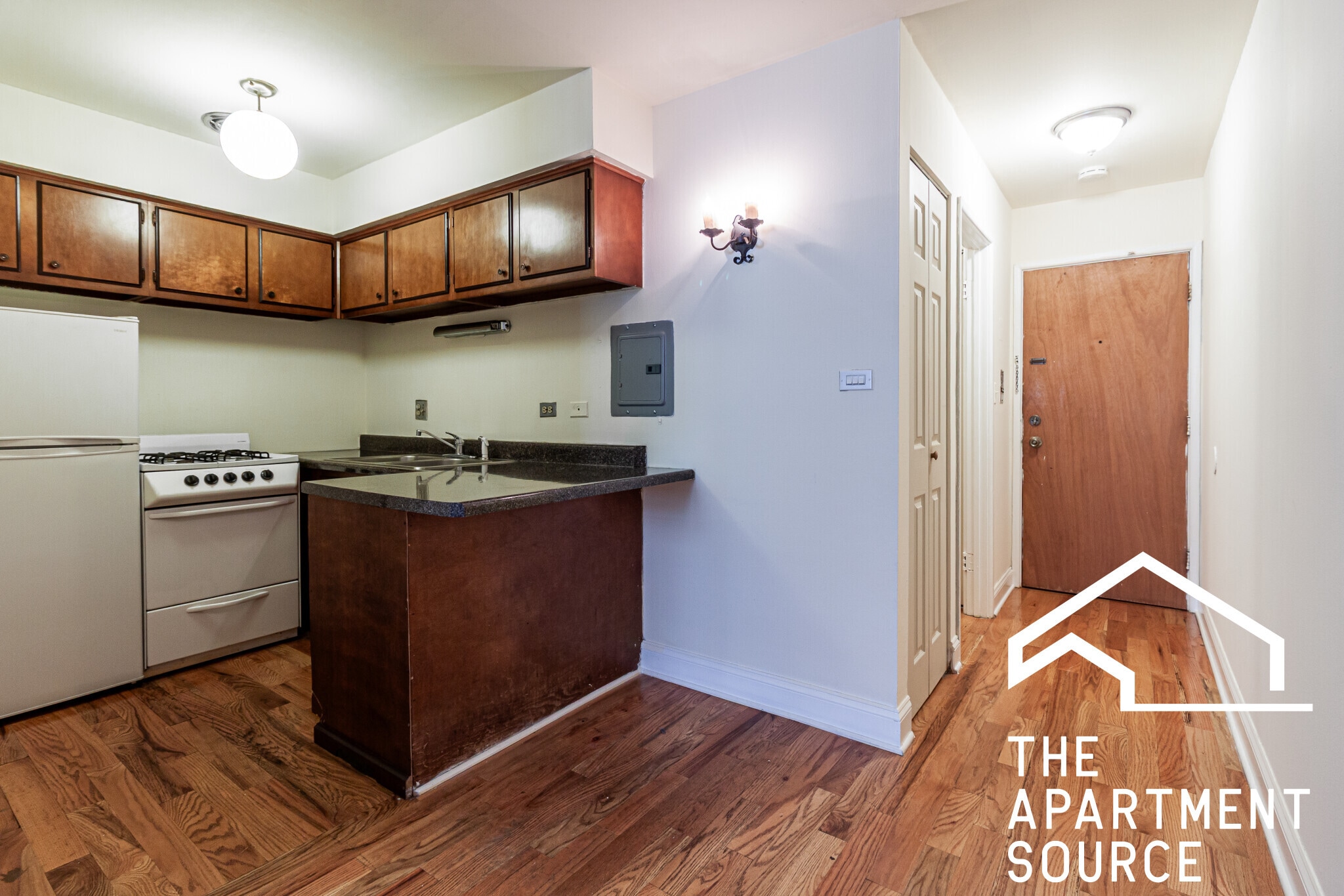 Building Photo - 665 W Wrightwood Ave