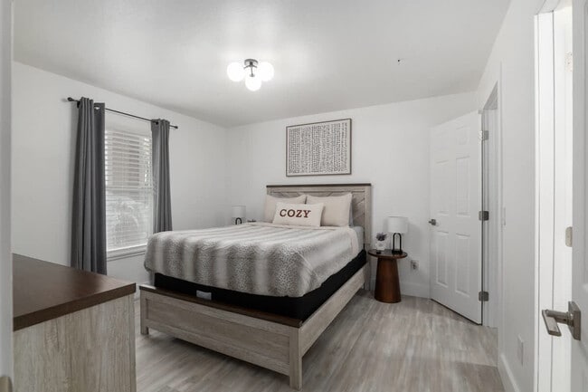 Building Photo - 2360 SW Archer Rd