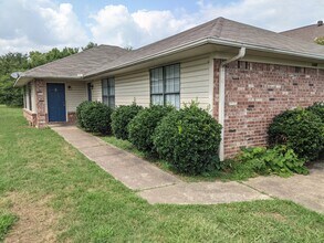 Building Photo - 1406 Hartje Ln