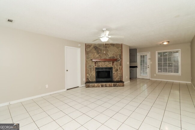Building Photo - 500 Laurel Dr