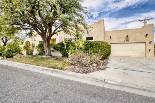 Building Photo - 53740 Avenida Navarro