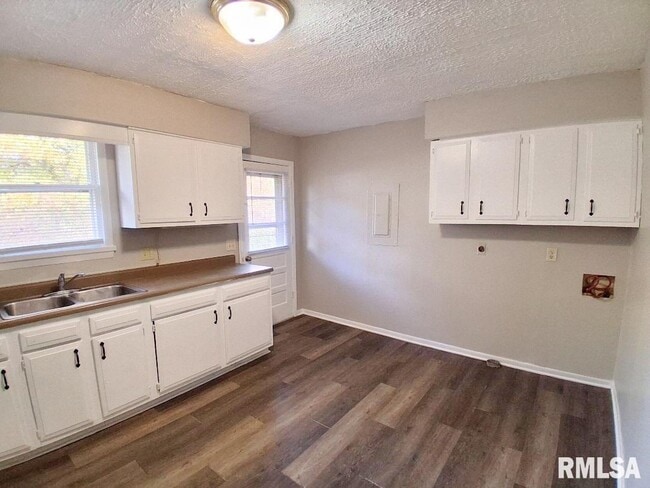 Building Photo - 5812 W Farmington Rd